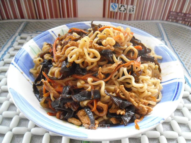 Black Fungus Pork Noodle