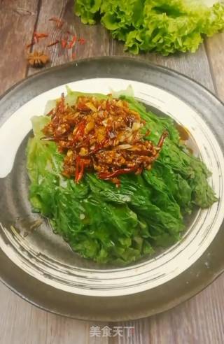 Lettuce Drizzled with Garlic and Spicy Oil recipe
