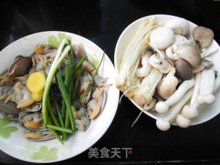 Nourishing Yin and Calming Liver Fire--mushroom, Flower and Clam Soup recipe