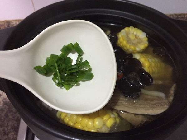 Bamboo Shoots, Corn and Black Fungus Bone Soup recipe