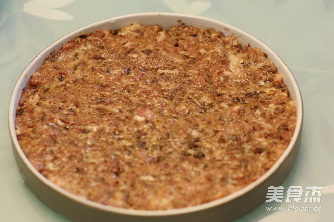 Steamed Meat Cake with Plum Dried Vegetables recipe