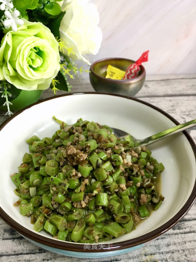 Stir-fried String Beans with Sprouts and Minced Meat recipe