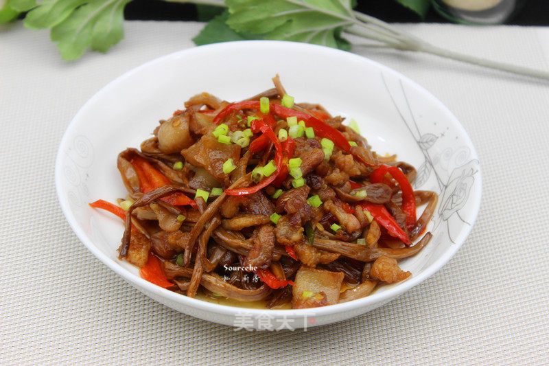 #trust之美#daylily Stir-fried Pork recipe