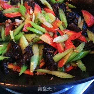 Stir-fried Fungus with Celery and Radish recipe