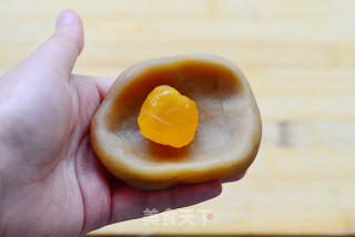 Private Recipes are Open-cantonese-style Lotus Paste Egg Yolk Mooncakes recipe