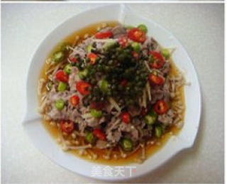 Beef with Vine Pepper and Enoki Mushroom recipe