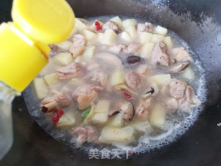 Stewed Chicken with Mushrooms and Potatoes recipe