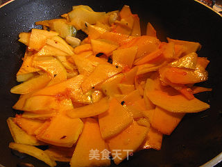 Stir-fried Pumpkin with Basil Pork Neck recipe