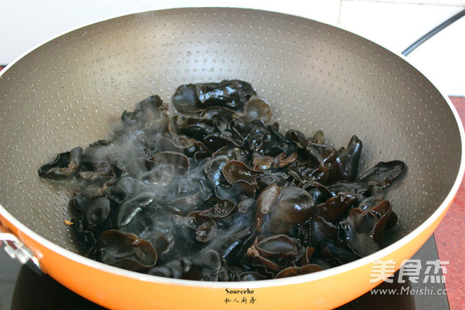 Stir-fried Pork Belly with Spicy Fungus recipe