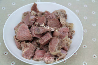 Stewed Beef Brisket with Tomato and Radish recipe