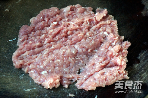 Stir-fried Minced Pork with Carrots and Horseshoe recipe
