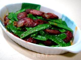 Stir-fried "sichuan Sausage Stir-fried Snow Peas" recipe