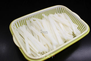 Hot and Sour Crispy Pickled Radish recipe