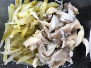 Stir-fried Mustard with Shredded Pork and Oyster Mushroom recipe