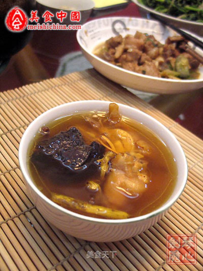 Dendrobium Ganoderma Lucidum Stewed Chicken Soup recipe