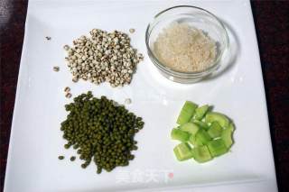 Barley, Cucumber and Mung Soy Milk recipe
