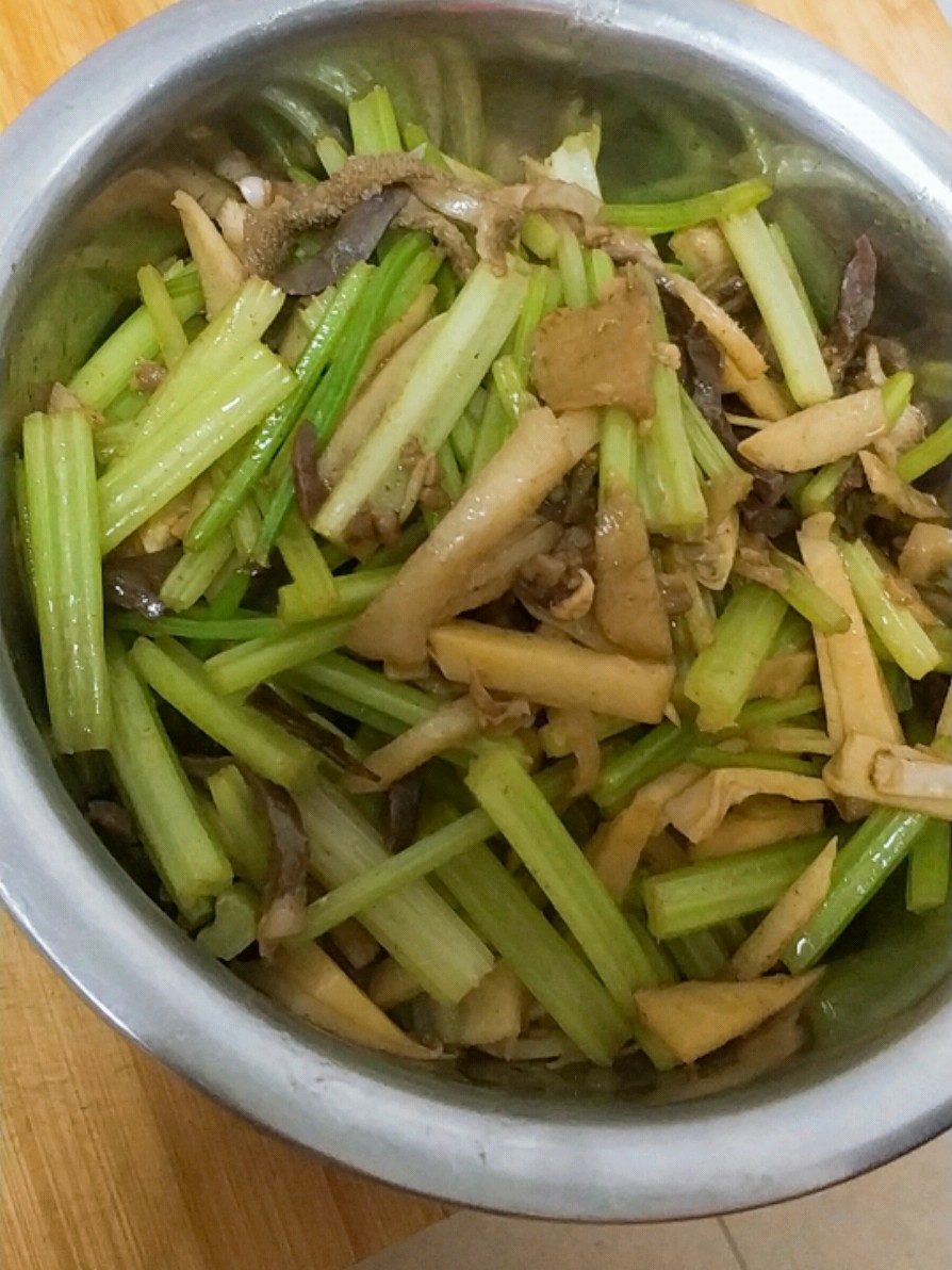 Stir-fried Celery and Bamboo Shoots with Lamb recipe