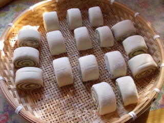 Three-color Xiangyun Mantou recipe