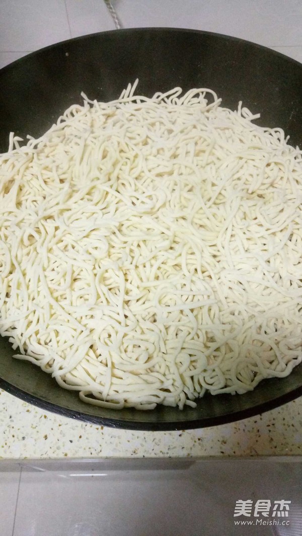 Lean Meat Braised Noodles recipe