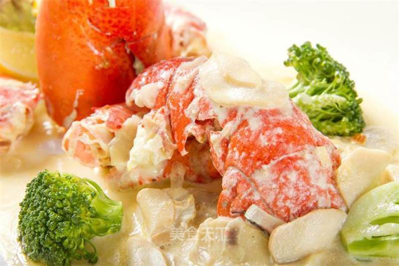Roasted Lobster with French White Sauce recipe