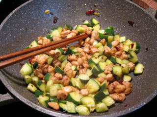 Stir-fried Cucumber with Diced Chicken recipe