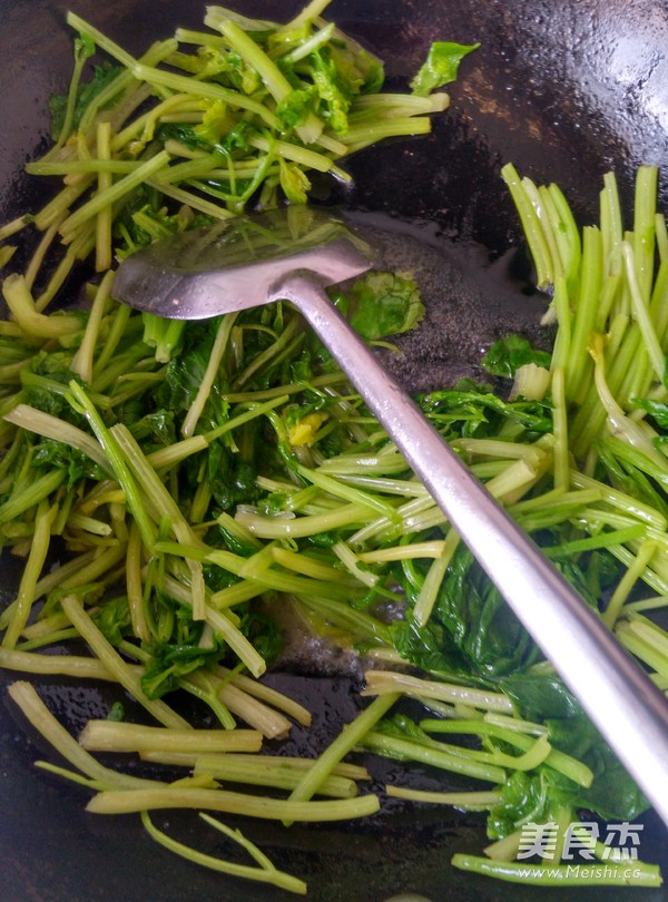 Stir-fried Celery with Pen Tube recipe