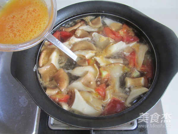 Pork Belly Mushroom Tomato Egg Drop Soup recipe
