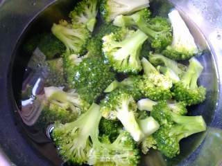 Broccoli with Fungus recipe