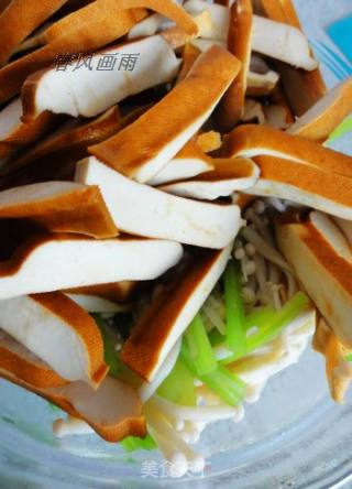 Enoki Mushrooms Mixed with Fragrant Dried recipe