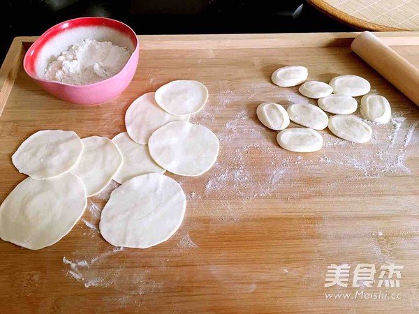 Leek, Egg and Shrimp Dumplings recipe