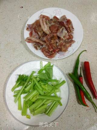 Stir-fried Cured Chicken with Celery recipe