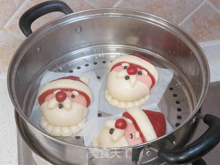 Chinese Dim Sum in Christmas Season~【santa Mantou】 recipe