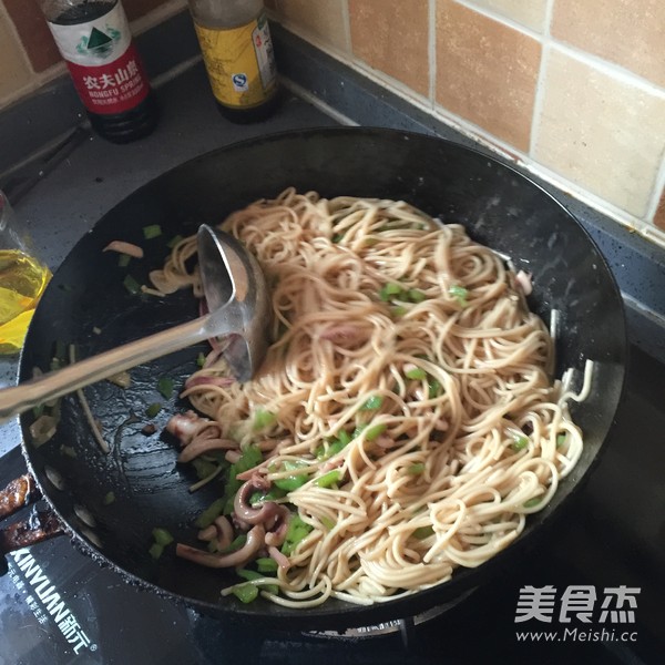 Fried Noodles with Squid recipe