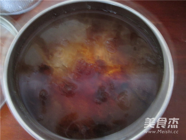 Cranberry Peach Gum White Fungus Soup recipe