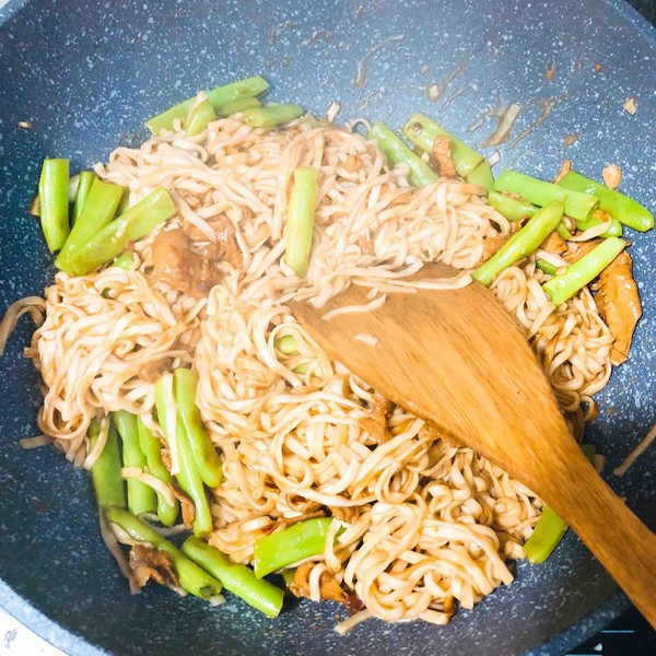 Braised Noodles with Beans recipe