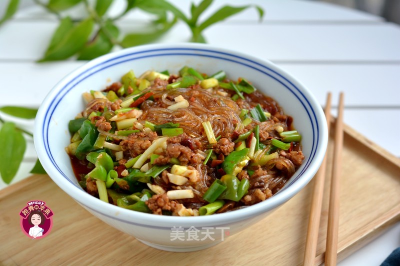 Stir-fried Noodles with Minced Pork and Chili recipe