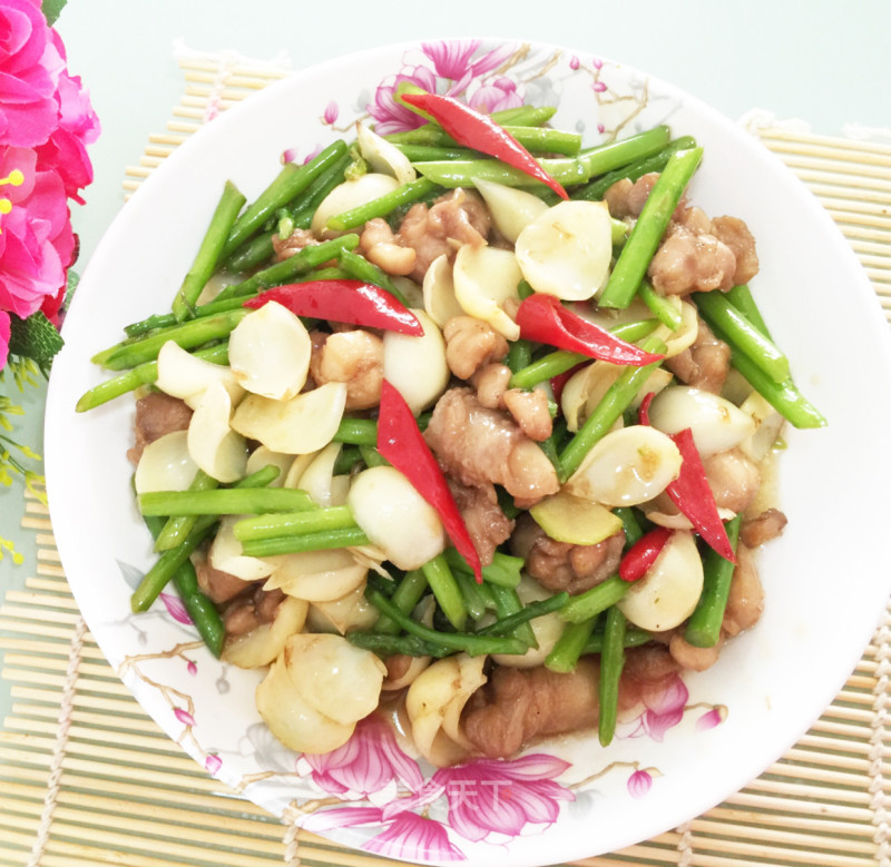 Stir-fried Chicken with Asparagus and Lily recipe