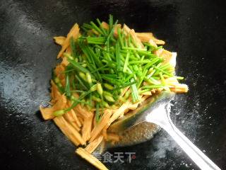 Stir-fried Shredded Pork with Leek and Yuba recipe