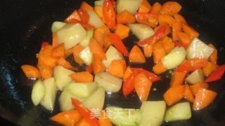 Stir-fried Potatoes with Carrots-----home Cooking recipe