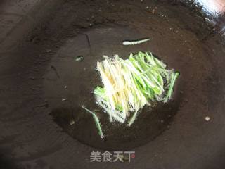 Stir-fried Shredded Shrimp with Leek recipe