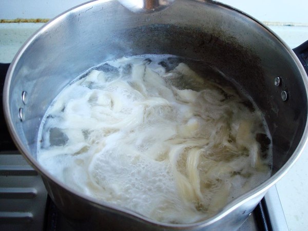 Noodles with Leek Meat Sauce recipe