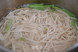 Lo Mein with Garlic Sauce recipe