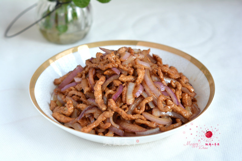 Stir-fried Onion with Shredded Pork