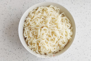 Children's Day Baby Meal: Fried Noodles with Cartoon Soy Sauce recipe