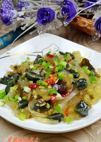 Spicy Preserved Egg with Noodles recipe