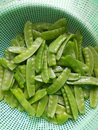 Stir-fried Snow Peas with Sausage recipe