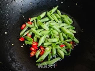 Stir-fried Rice Peel with Long Beans recipe