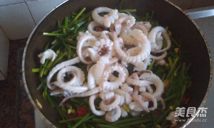 Fresh Squid with Leek Moss recipe