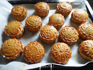 Preheat in Advance for Mid-autumn Festival———————【traditional Bean Paste Mooncakes】 recipe