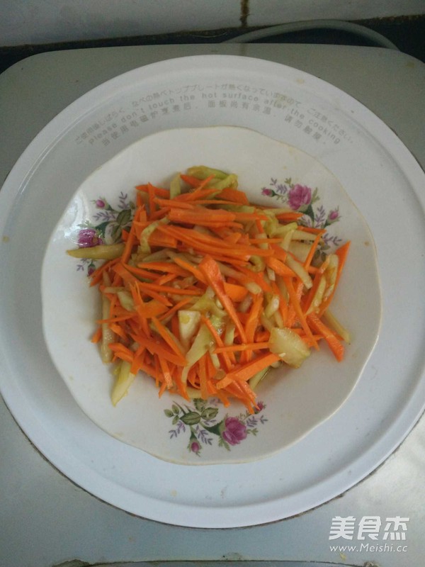 Carrots Mixed with Cucumber Shreds recipe